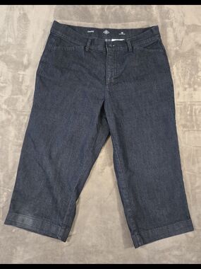 St. John’s Bay Women's Size 12 Dark Rinse Capri Pants (017)